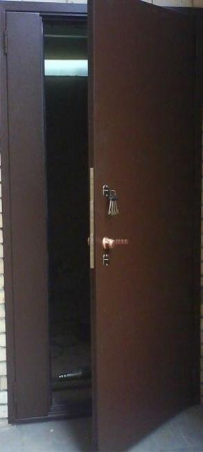 Двухстворчатая сейф-дверь Standart-2 метал-метал